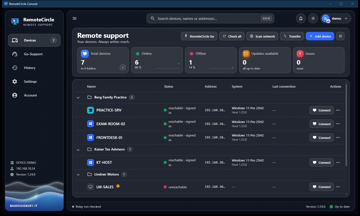 RemoteCircle Console: device list with overview cards, customer folders and live status